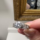 谁能告诉我这个订婚戒指是否有价值？