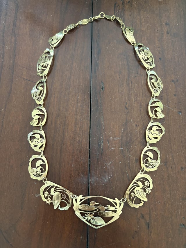 在出售车库中发现的野生项链的骄傲！