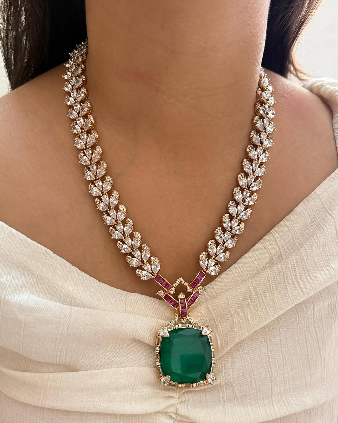 “达查”（Dachav）的白色石头项链•印度南部珠宝