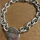 谁能帮助我身份验证这款Tiffany手镯（仅蒂法尼的标志）？
