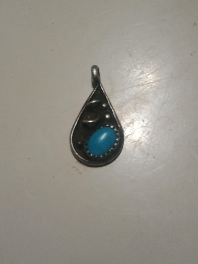 罗宾绿松石鸡蛋。我不知道多大。我听说他们不再是绿松石