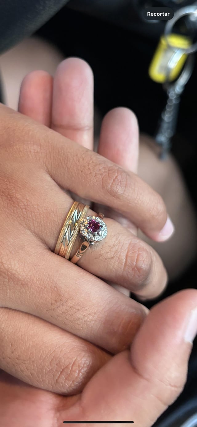 有人知道我的红宝石戒指几点吗？