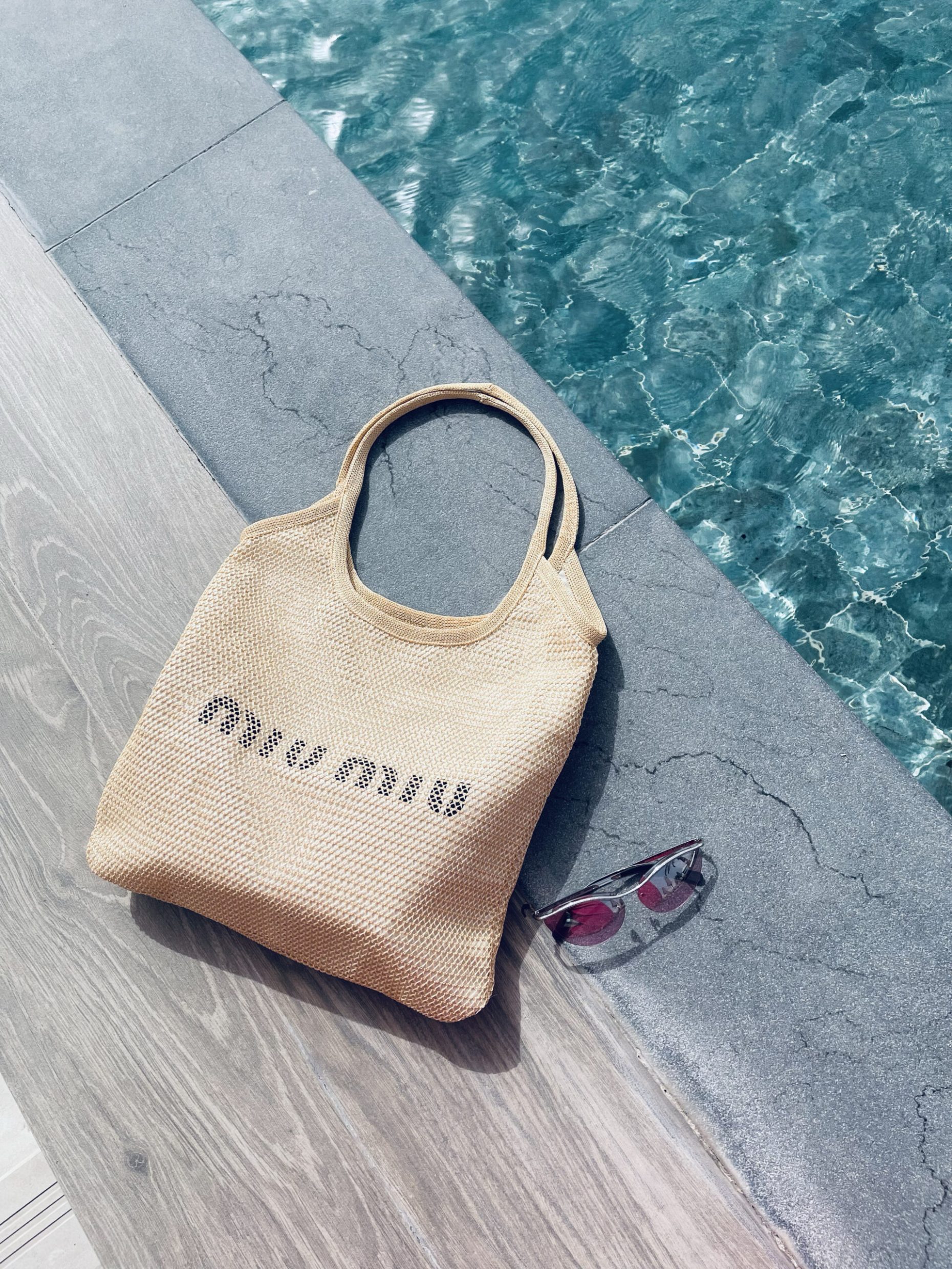 创意海滩服装 - 壁橱里