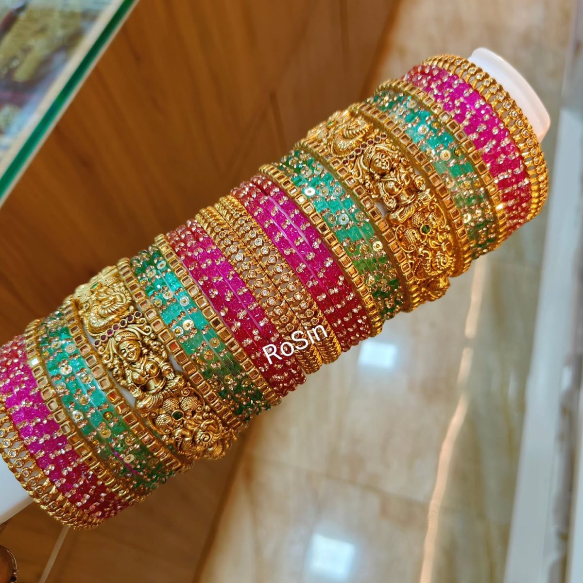 Traditional Bridal Glass Bangles Combo From