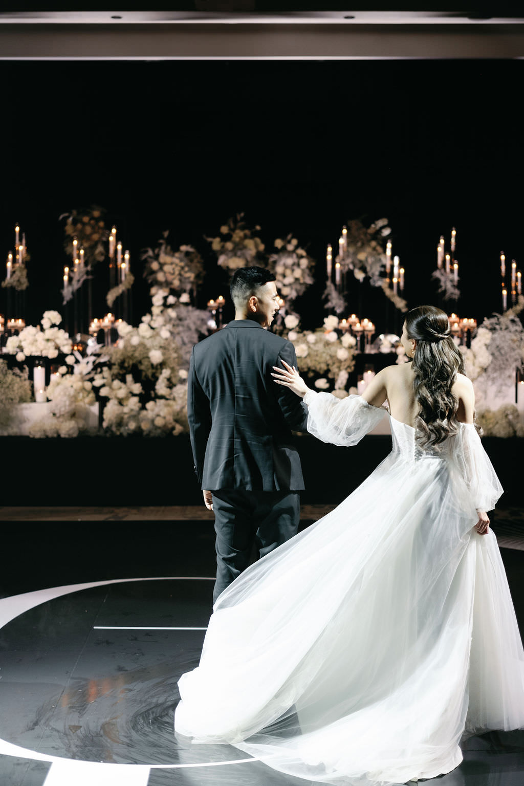 JW万豪parq 〜Wedluxe Media的摄影单色婚礼招待会