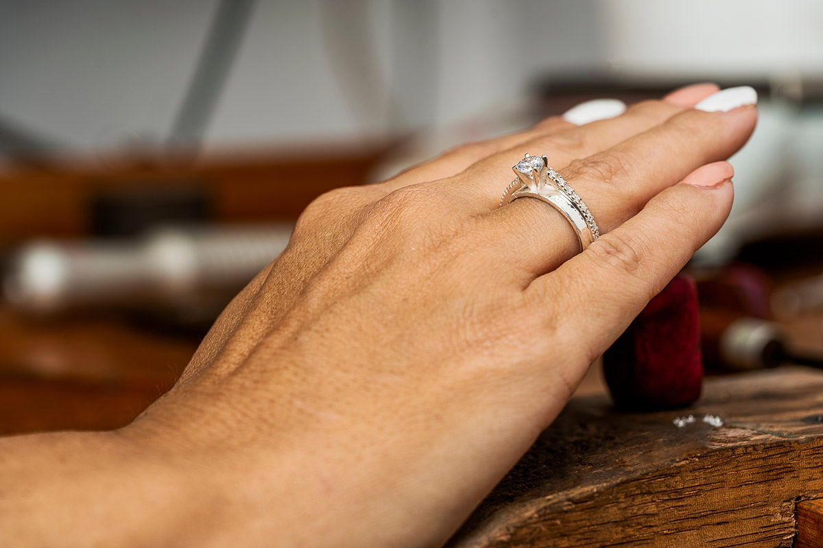 finding the right ring size for your engagement ring
