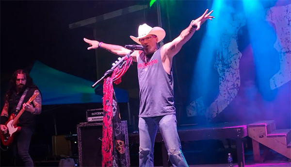 音乐星期五：杰森·迈克尔·卡罗尔（Jason Michael Carroll）用钻石1/2卡拉问这个问题