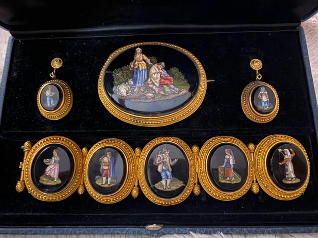 十九世纪的小型马赛克小组