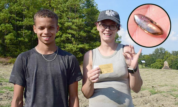 生日旅行给钻石公园的火山口提供2.79克拉棕色钻石