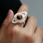 我分享我的新天体创作：带有虎眼石的土星环