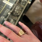 这戒指是不是太夸张了？