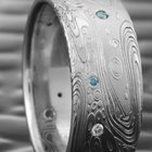 将宝石镶入钢中