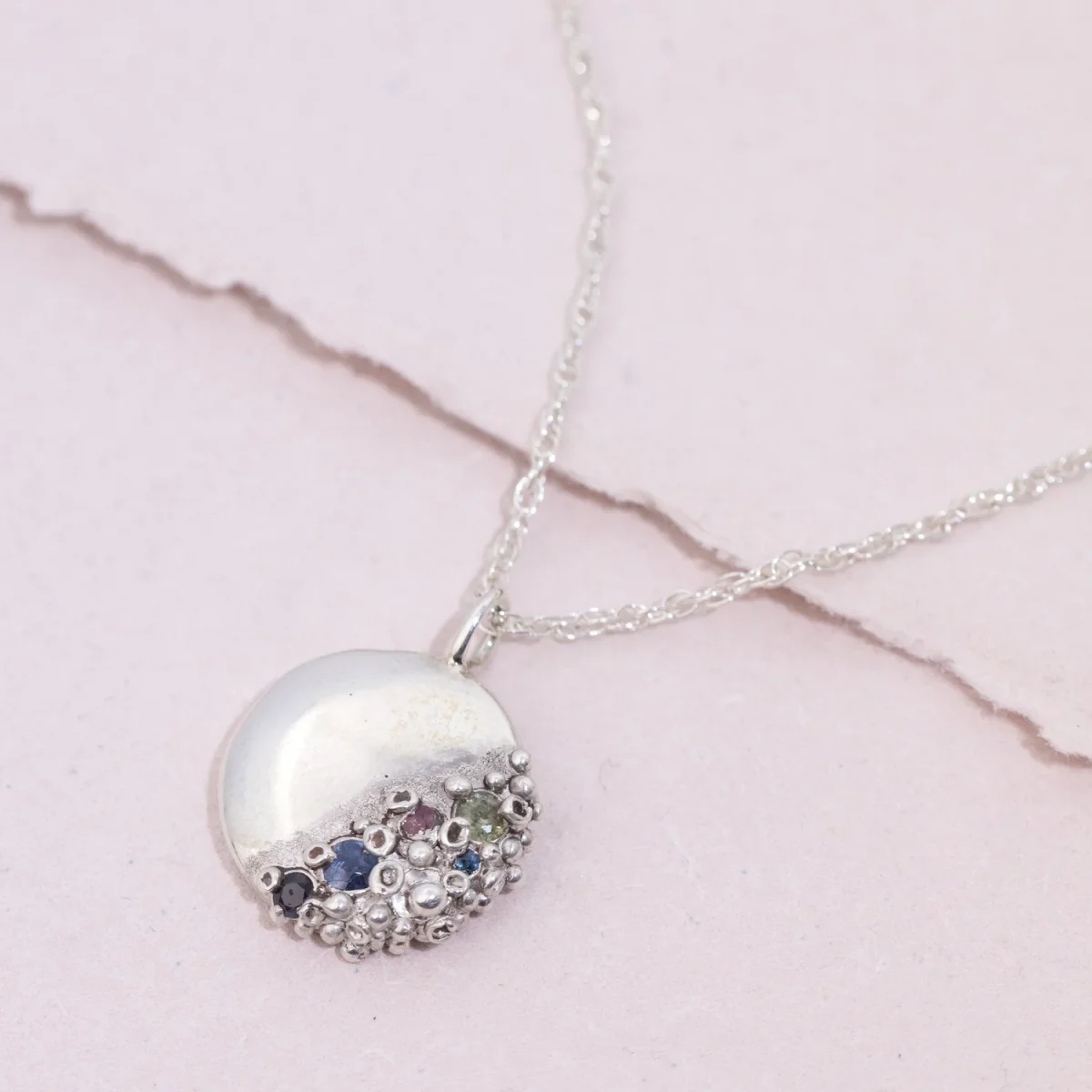 与 Rockpool Jewellery 的 Jo 一起探索有机纹理（播客剧集） — Jewelers Academy