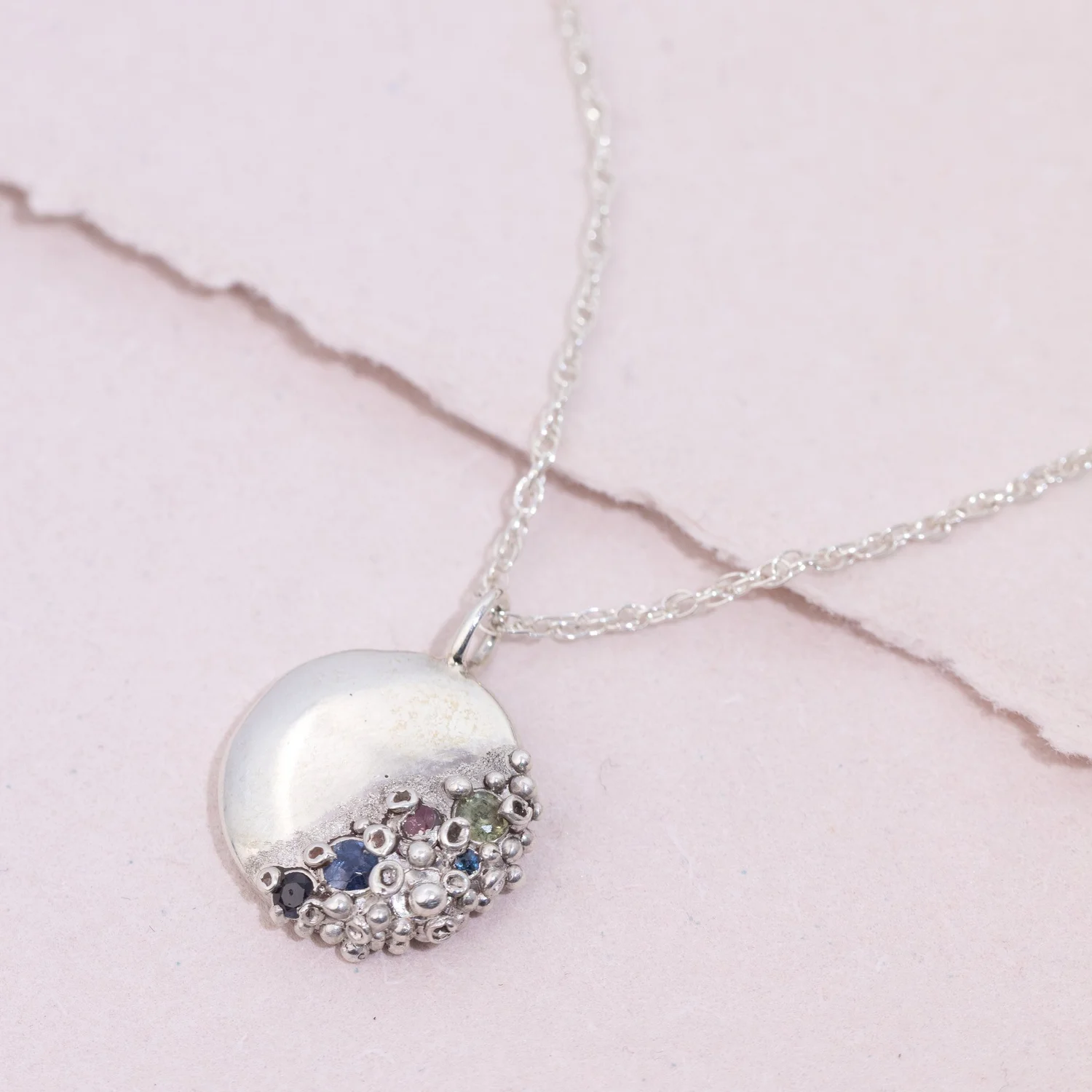 与 Rockpool Jewellery 的 Jo 一起探索有机纹理（播客剧集） — Jewelers Academy