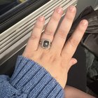 古董玛瑙戒指，背面浮雕