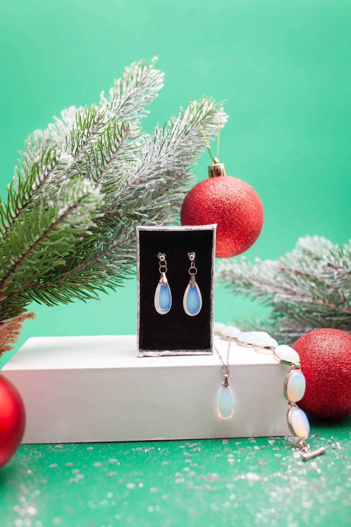 这个节日礼物的 10 种圣诞珠宝趋势 – 订婚戒指、耳环、手表 – 亚特兰大，佐治亚州珠宝