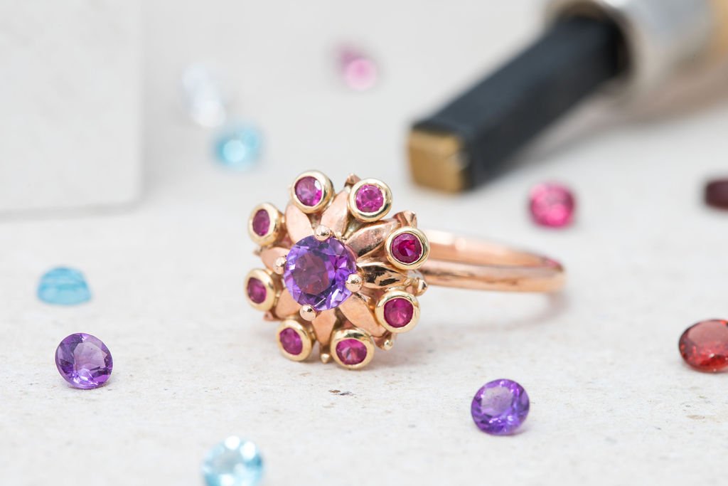 我需要什么珠宝经验才能加入高级珠宝文凭课程？ — 珠宝商学院