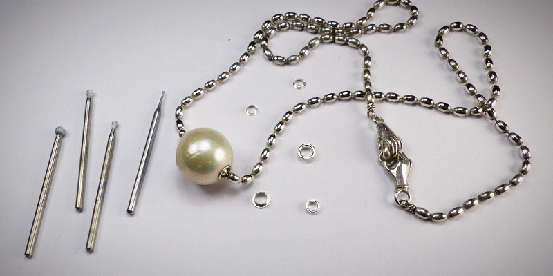 how to drill pearls necklace project by Betsy Lehndorff