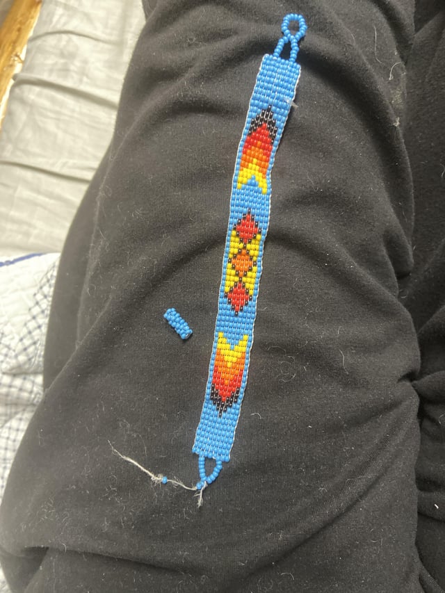 帮忙找人修理我男朋友的手镯！谢谢！