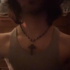 您建议我如何在这条项链上搭配一条链子？我刚刚接触珠宝。