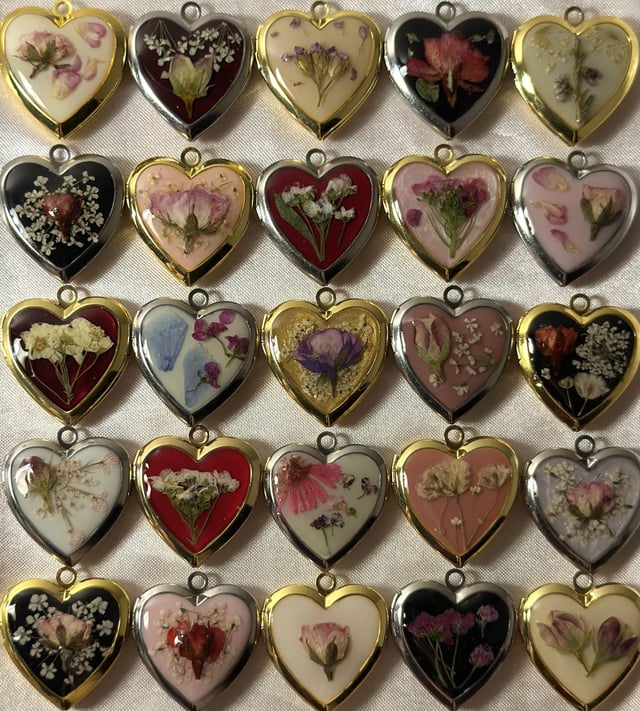 我组装的花朵奖章！有你最喜欢的吗:)