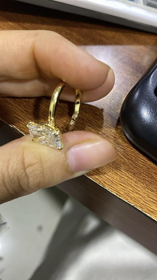 此邮票尺寸适合订婚戒指吗？