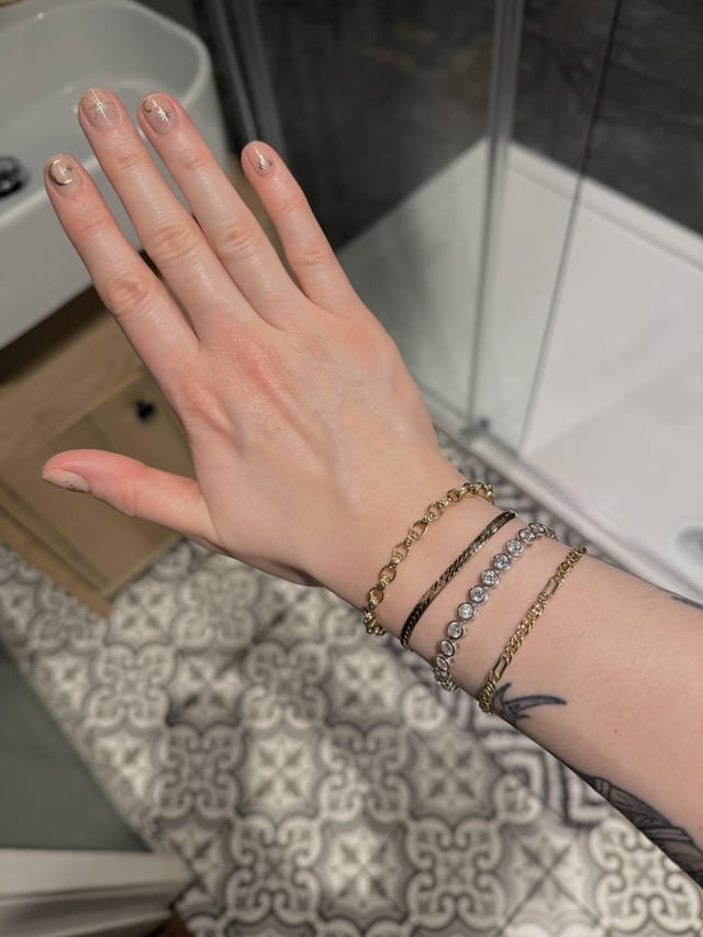 银色网球手链与金色搭配如何？