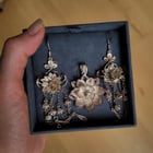 精美花丝珠宝的变色