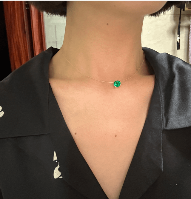 我制作了这条实验室种植的祖母绿项链，它看起来像什么？