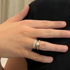 你觉得我的那叠戒指怎么样？ // 1&2：订婚戒指、金结婚戒指、祖母的传家宝结婚戒指 // 3：仅订婚戒指和传家宝结婚戒指？ // 太多了吗？