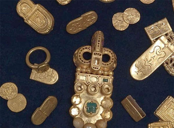 拜占庭黄金宝藏揭示了古代沉船中的精英乘客